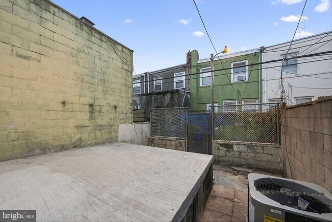 Building Photo - 2710 S Fairhill St
