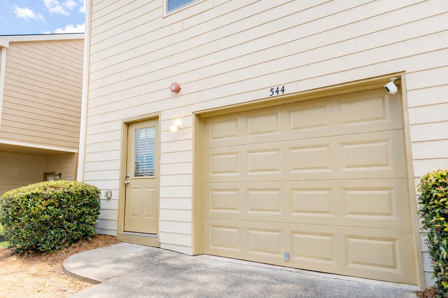 Building Photo - 544 Ridge View Xing