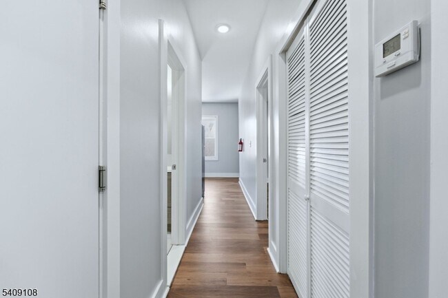 Building Photo - 913 S 18th St