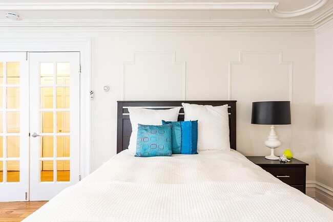 Building Photo - 325 Montgomery St