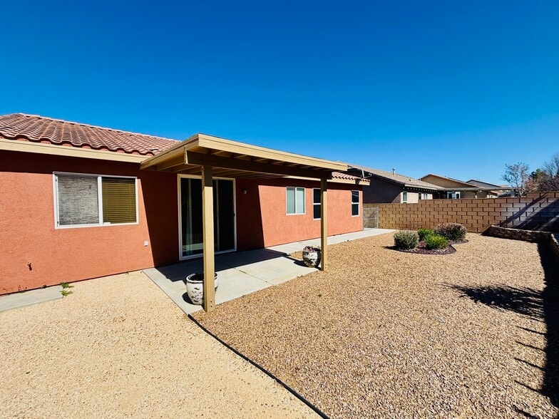 Building Photo - 5806 W Avenue K3