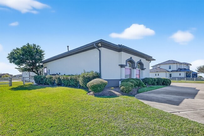 Building Photo - 5942 Sagamore Bay Ln