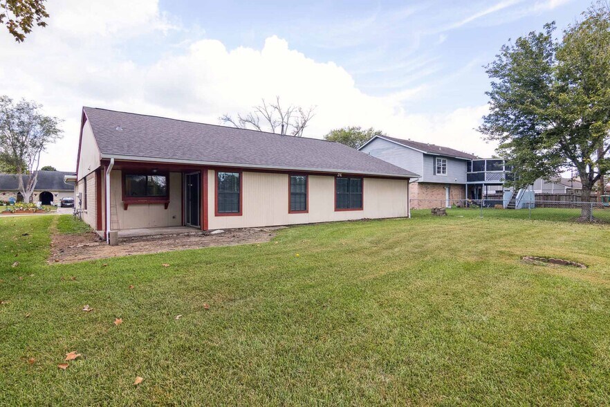 Building Photo - 259 E Castle Harbour Dr