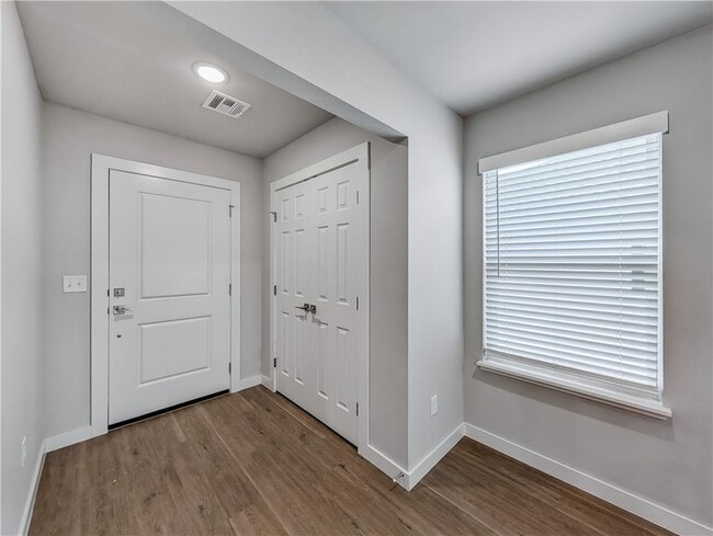 Building Photo - 6507 NW Altus St