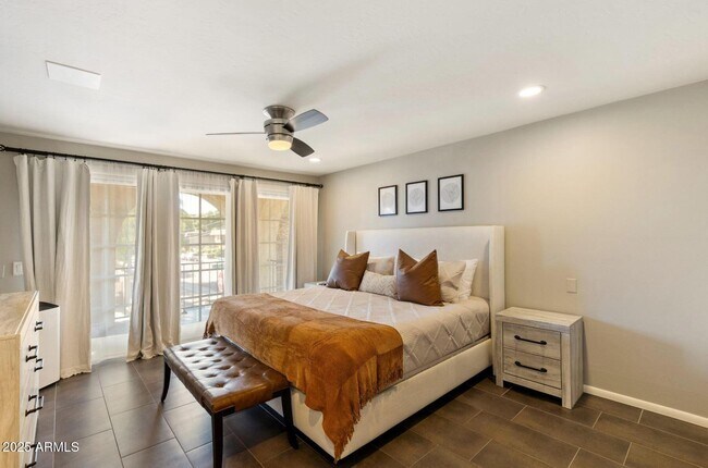 Building Photo - 7802 E MacKenzie Dr