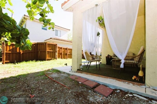 Building Photo - 1305 N 30th Ct