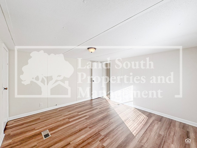 Building Photo - 1977 Meadow Oak Cir