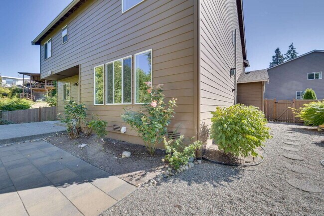 Building Photo - Stunning & Spacious Lynnwood Rental Available Now!