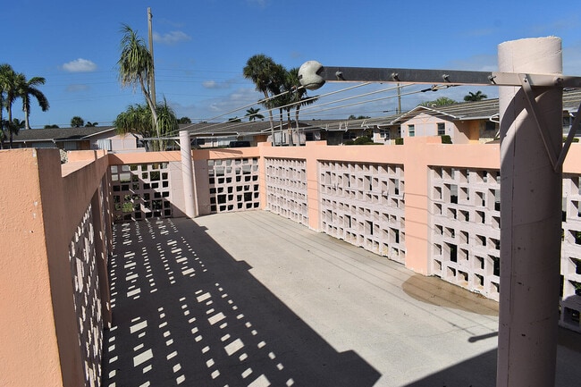 Building Photo - 2689 Dudley Dr W