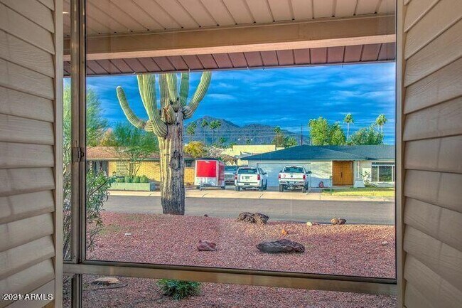 Building Photo - 6129 E Edgemont Ave