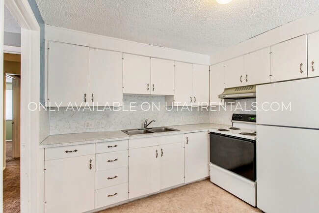 Building Photo - 763 E 1400 S