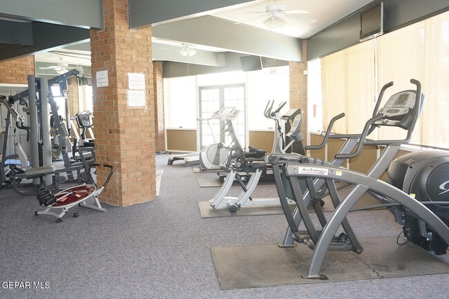 Building Photo - 4433 N Stanton St