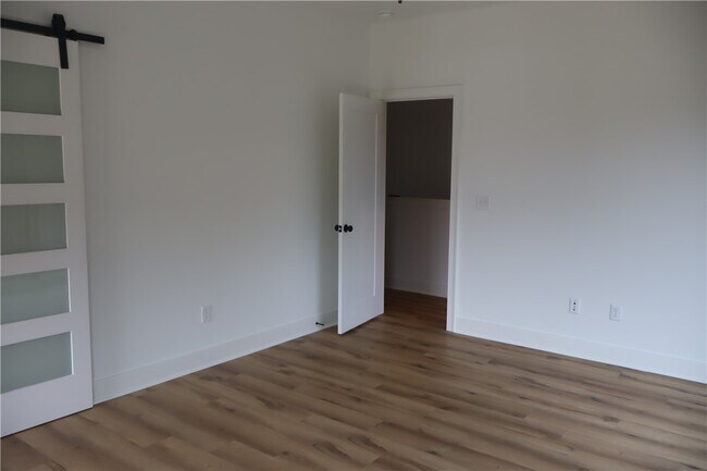Building Photo - 2085 E Roe Ter