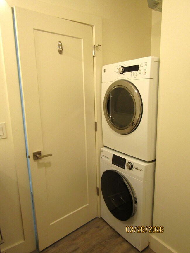 Building Photo - 6127 Old Redwood Hwy