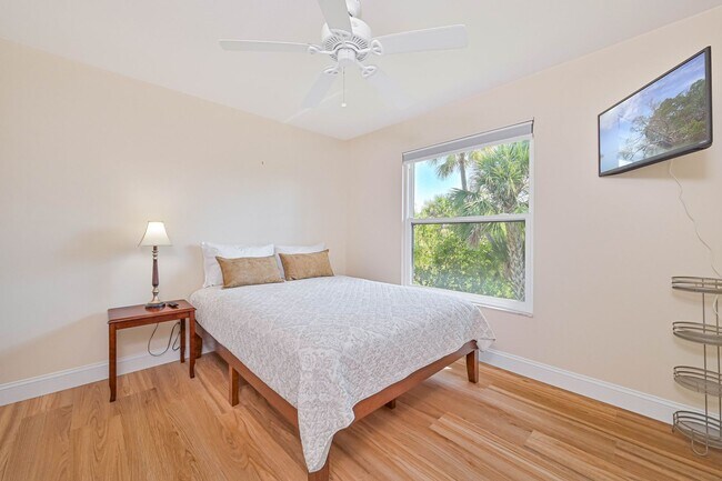Building Photo - NOW AVAILABLE - 2/2 + Den Villa - 2 Car Ga...
