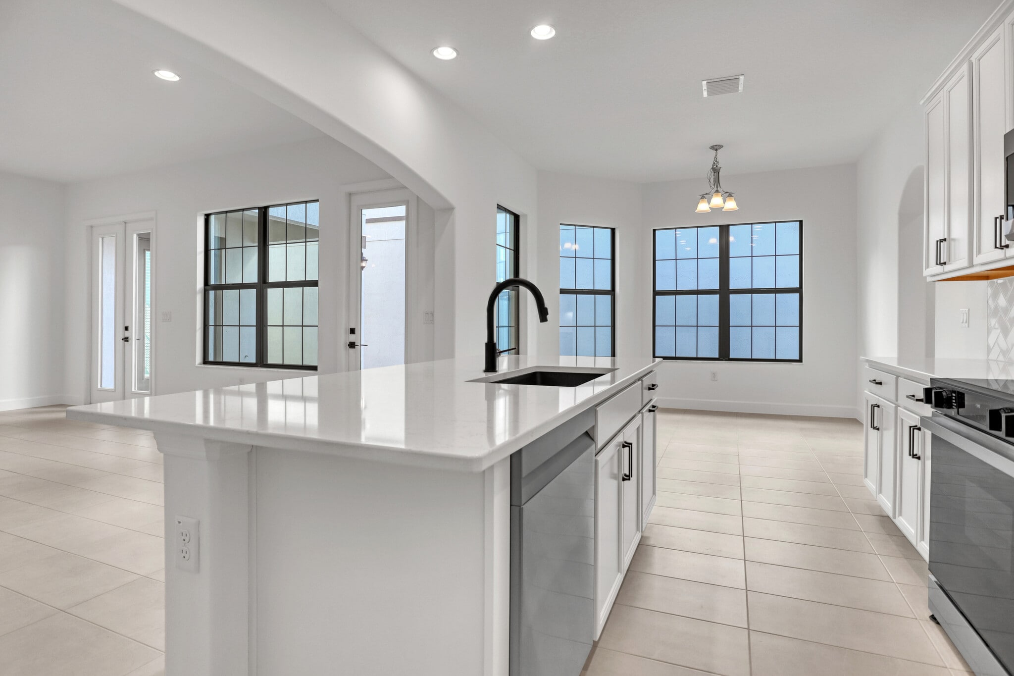 Building Photo - 2238 Salew St