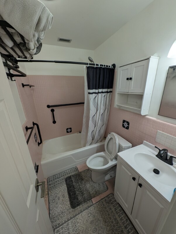Building Photo - 557 Wilkie St