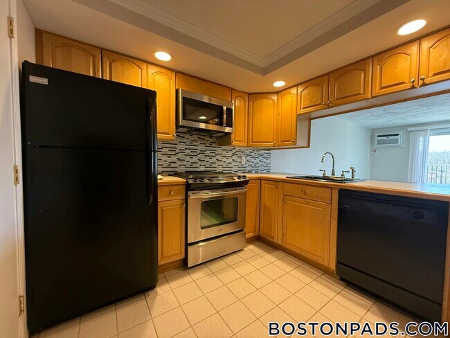 Building Photo - 13-27 Kenmar Dr