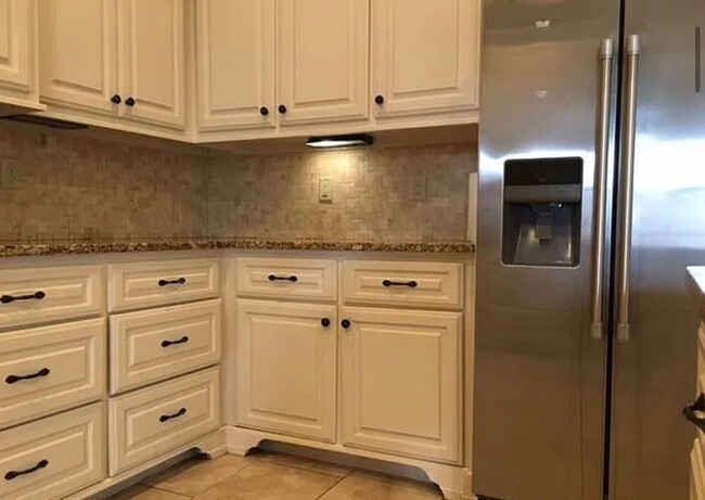 Building Photo - 4-bedroom, 3.5-bathroom home AVAILABLE NOW!