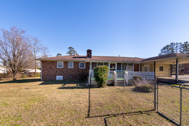 Building Photo - 1008 Fairview Rd