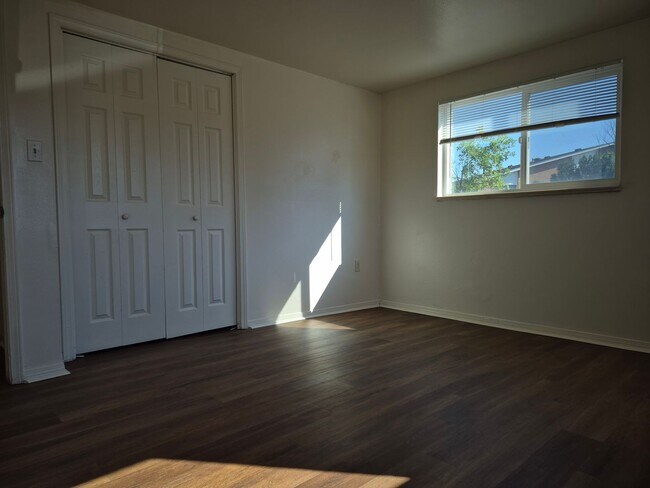 Building Photo - 2 bedroom near downtown Golden | Off-street parking | Mountain views