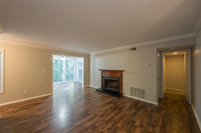 Building Photo - 602 Augusta Dr