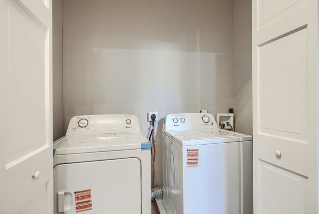 Building Photo - McCulloh