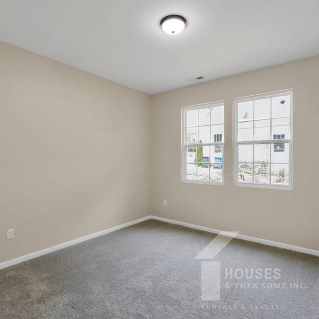 Building Photo - 1505 E Saluda Lake Rd