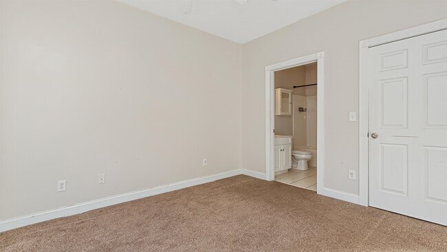 Building Photo - 4880 Dahlia Ct