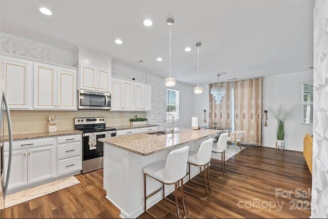 Building Photo - Stunning 4BR House + Office, in Charlotte