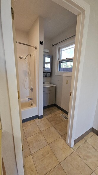 Building Photo - 128 Rhea Ln