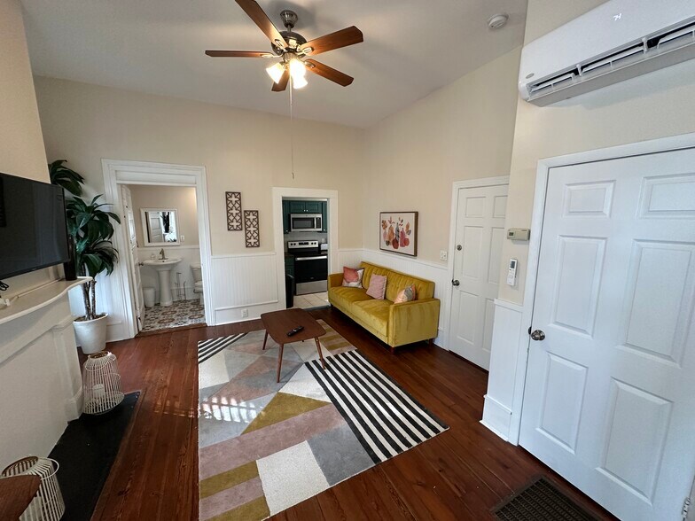 Building Photo - 303 W Park Ave