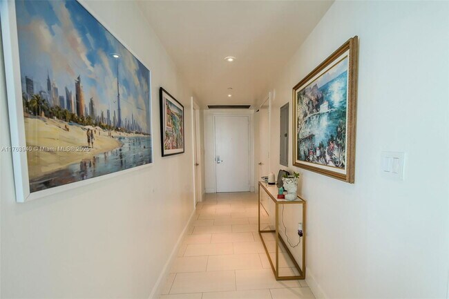 Building Photo - 495 Brickell Ave