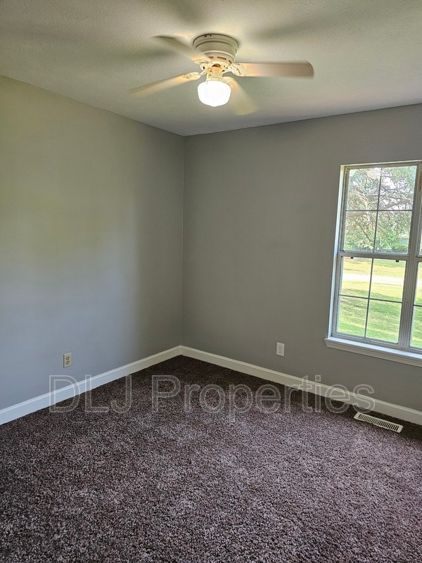 Building Photo - 546 Betty Lou Dr