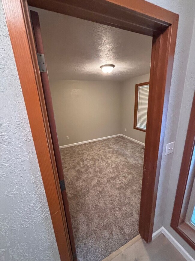 Building Photo - 3052 Gary Dr