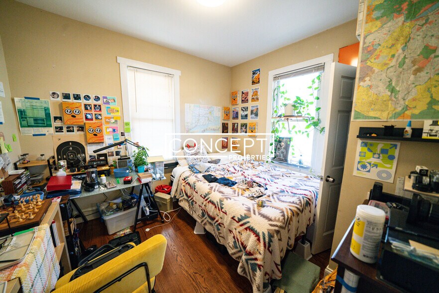 Building Photo - 10 Bickford Ave