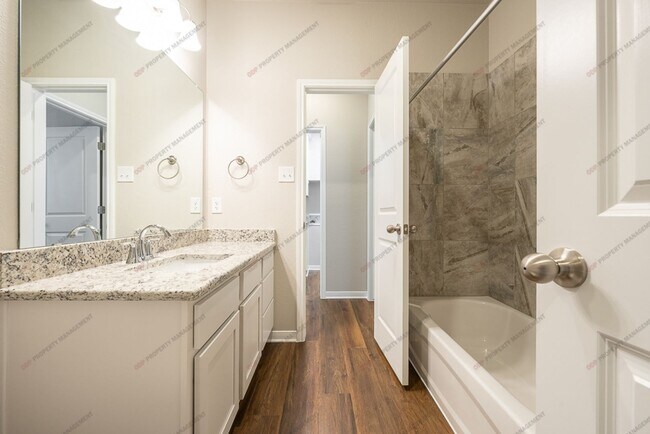 Building Photo - 624 Ripplewood Dr
