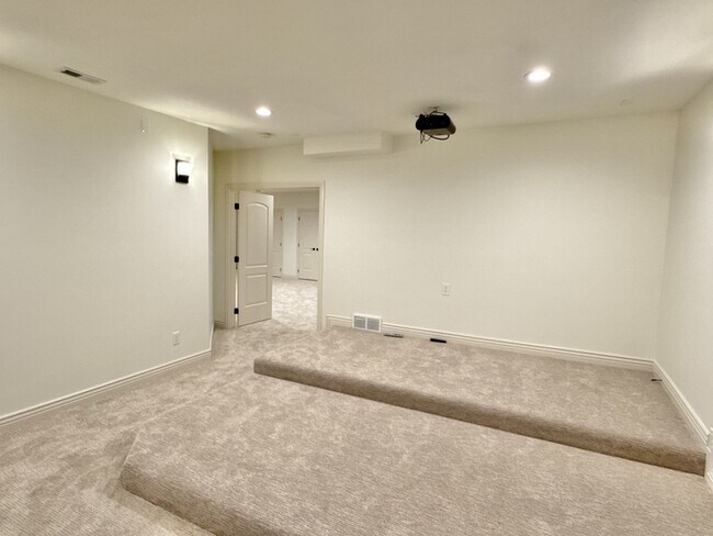 Building Photo - 14328 S Log Home Ln