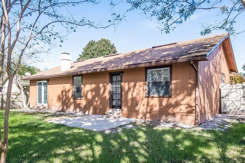 Building Photo - 806 Hardwood St