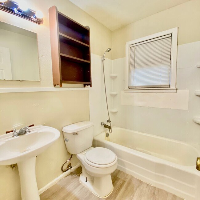 Building Photo - $0 First Month's Rent / $0 Deposit at Move-in