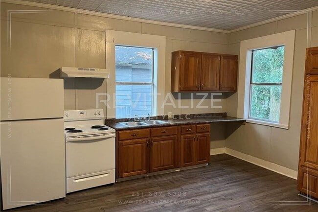 Building Photo - 4 Bed/3 Bath Home in Chickasaw East Village