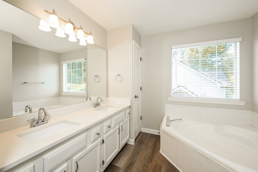 Building Photo - 2092 Wedgewood Dr