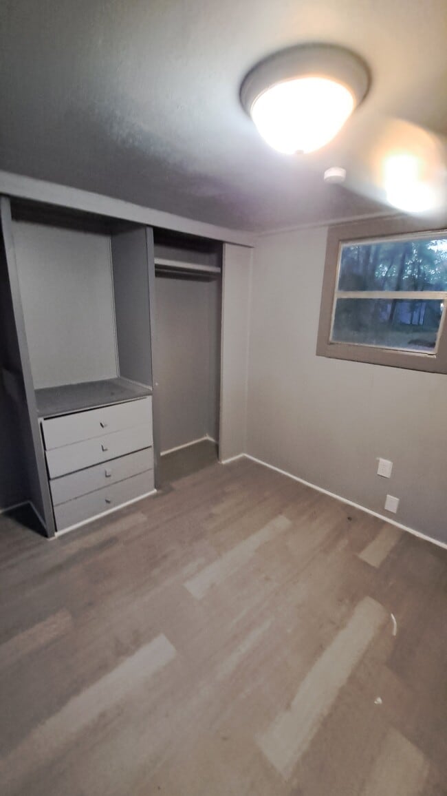 Building Photo - 613 4th St