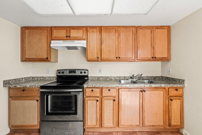 Building Photo - 4881 Gulfstream Rd