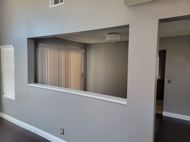 Building Photo - Fontana Two Story