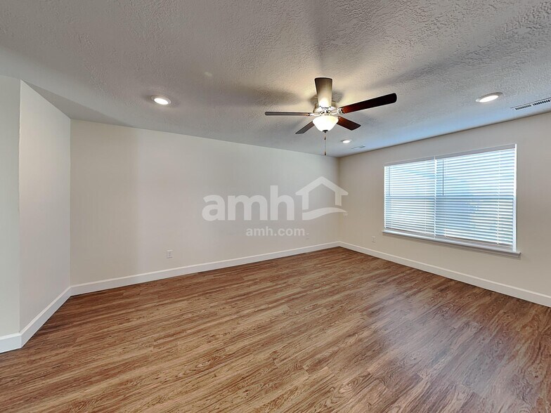 Building Photo - 2325 S Wild Horse Way