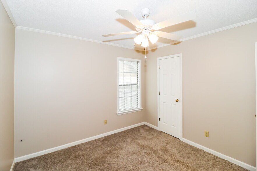 Building Photo - 423 Cairn Cove