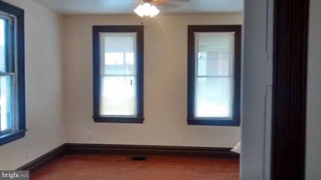 Building Photo - 221 Ann St