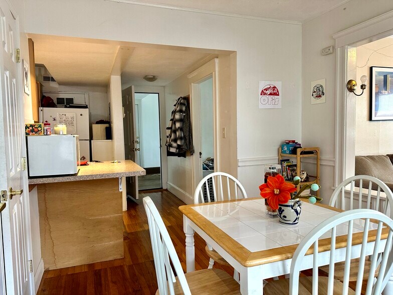 Building Photo - 223-225 Summer St. Unit 3L
