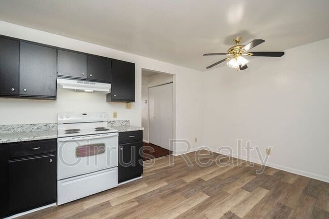 Building Photo - 2716 Peach St